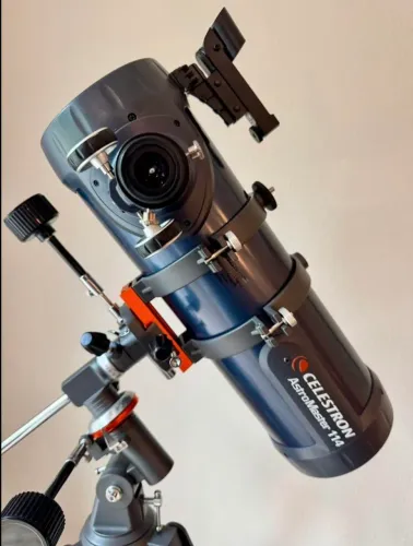 Telescópio Celestron AstroMaster 114
