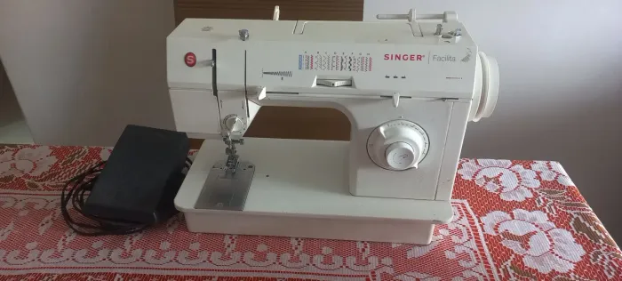 Máquina de costura doméstica singer