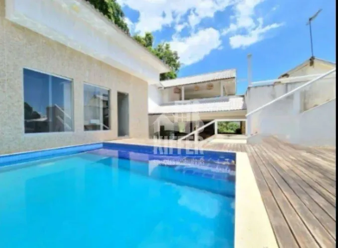 Casa com 4 quartos à venda, 450 m² por R$ 1.400.000 - Pendotiba - Niterói/RJ
