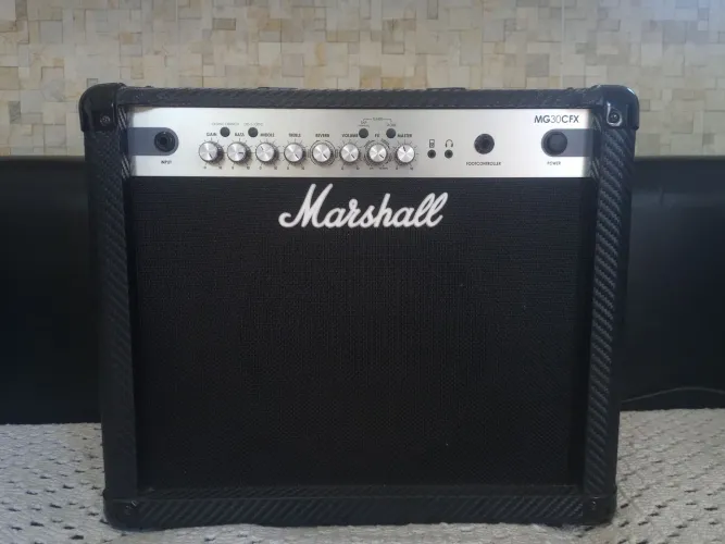 Cubo amplificador Marshall CFX 30w para guitarra