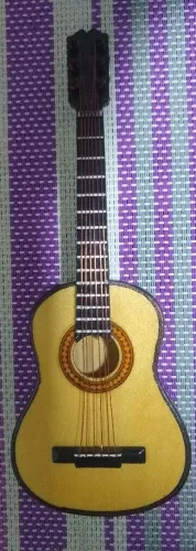 Lindo Violão em miniatura