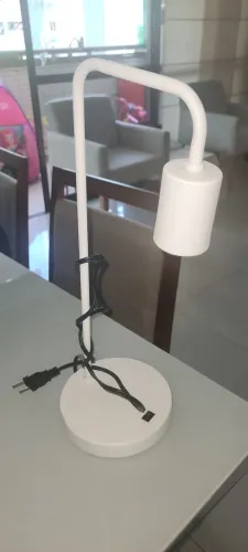 Luminária de Mesa Branca Retrô