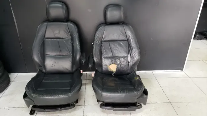 Par de bancos dianteiros Peugeot 307 2003 a 2011 em couro para reforma