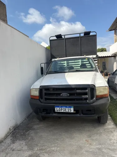 F 4000 turbo commins 2 portas com gaiola de boi 