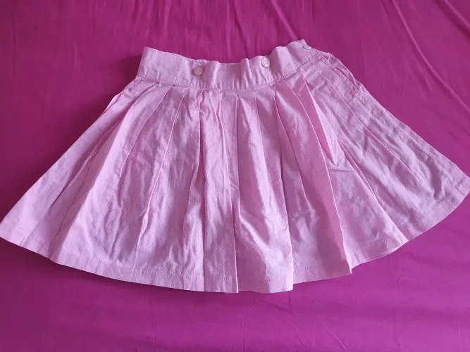 Saia rosa com suspensório infantil