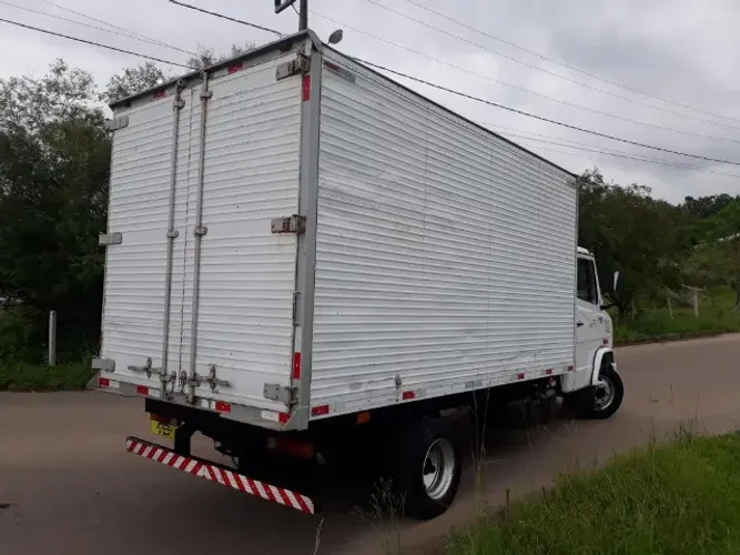 Mercedes-Benz 710 2011 Baú