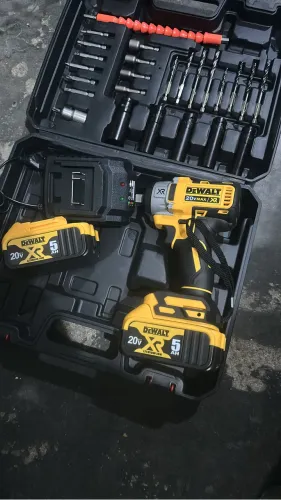 Chave de impacto com 2 baterias e carregador de segunda linha não é original 
