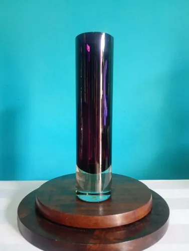 Lindo vaso floreiro / solifleur, cilíndrico, incolor e translúcido com sulfitos roxo