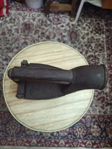 Ferro antigo a carvão
