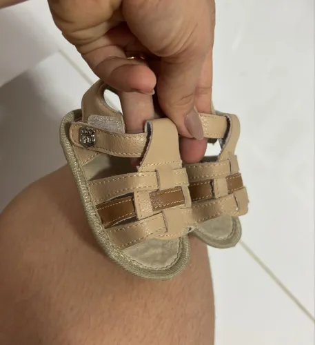 Vários sapatinhos do tamanho 13 ao 16