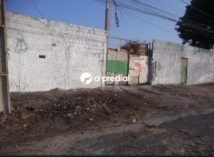 Venda de Terreno / Padrão na cidade de Fortaleza