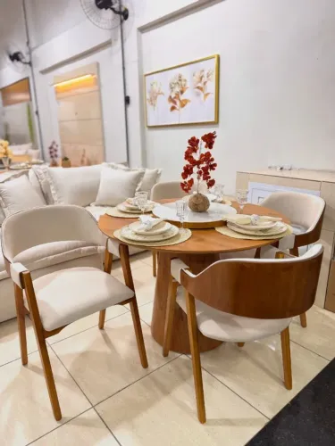 Mesa de Jantar Redonda com 4 cadeiras 