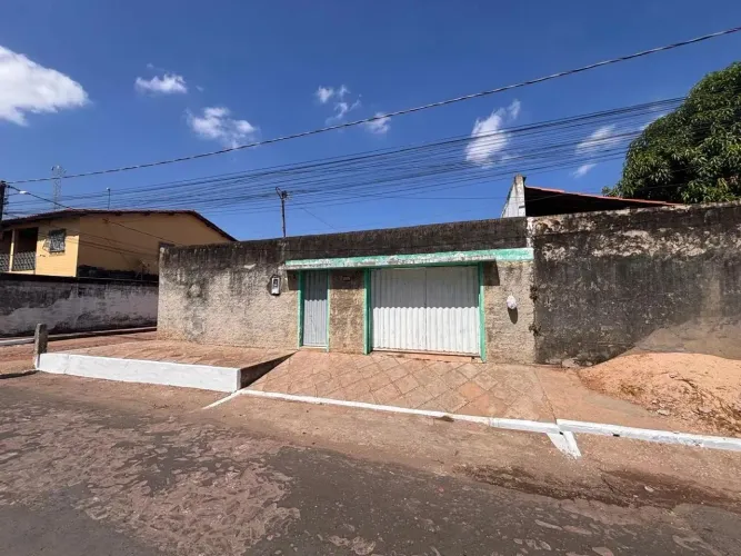 Excelente Casa Residencial - Bairro Parque Piaui 1 - 300 m²