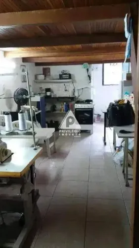 APARTAMENTO AMPLOS COM 1 MEZANIMO E 1 BANHEIRO NO CENTRO DO RIO DE JANEIRO !
