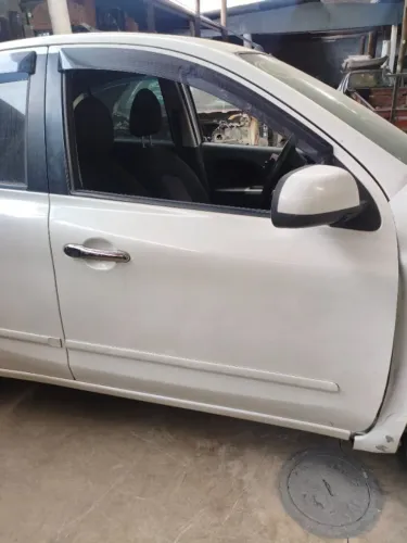 Porta Nissan March Dianteira Direita (Passageiro)