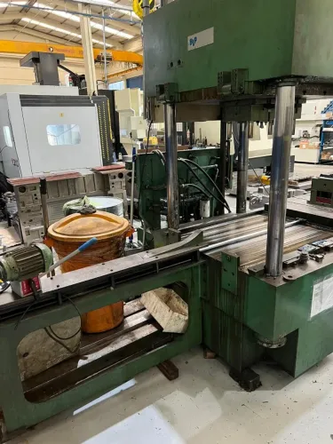 Prensa Hidráulica para Ajuste de Moldes 60 Ton