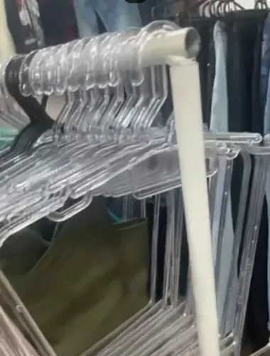 5 cabides silhueta por 100 reais