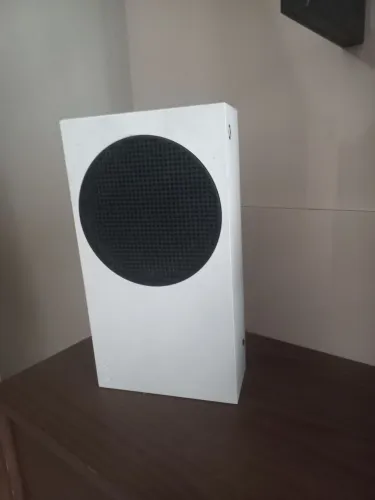 Xbox Series S, acompanha 2 controles