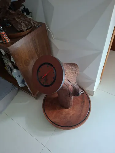 Peça de decoração em madeira maciça