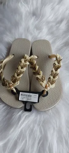 Chinelo Grandene bege Decorado número 37/38 novo  ideal para presentear ? 