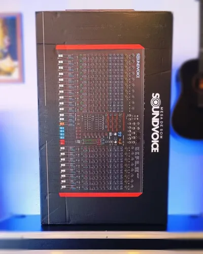 Mesa de Som Analógica Profissional Soundvoice 20 Canais, 6 Auxiliares