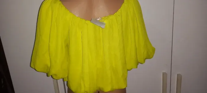 cropped na etiqueta amarelo vivo estilo ciganinha tam m .....há mais modelos e tamanhos za