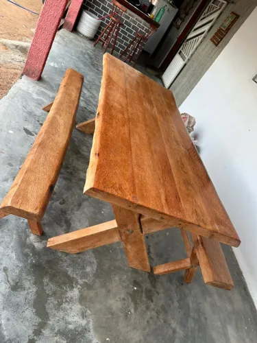 MESA PESADA EM MADEIRA RÚSTICA 
