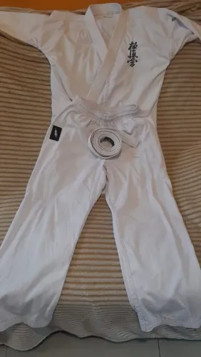 Vendo Kimono Karate novo
