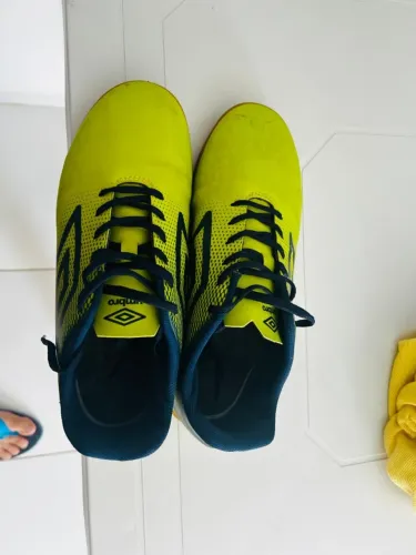 Chuteira Umbro Game Futsal - Tamanho 45