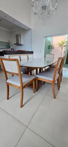 Mesa de Jantar Elegante com 6 Cadeiras de madeira 