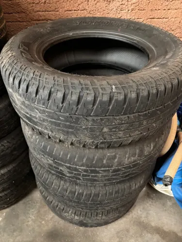 Pneus yokohama 275/65/18 Hilux 4 peças