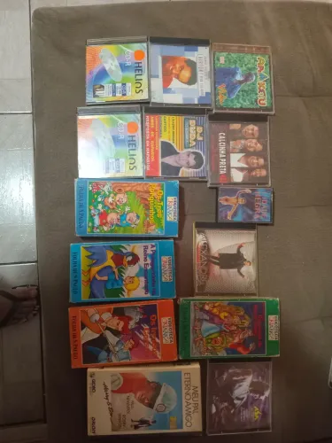 Fitas vhs e CDs