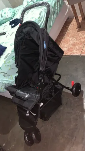Carrinho de bebê novo