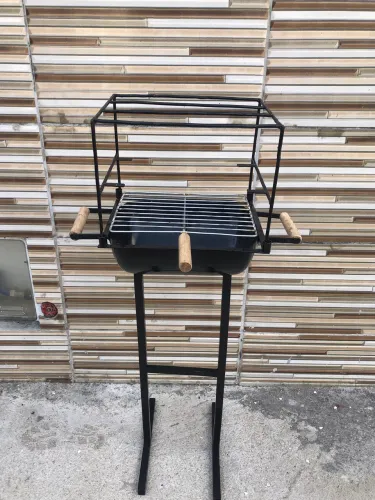 Churrasqueira média para churrasco em casa 