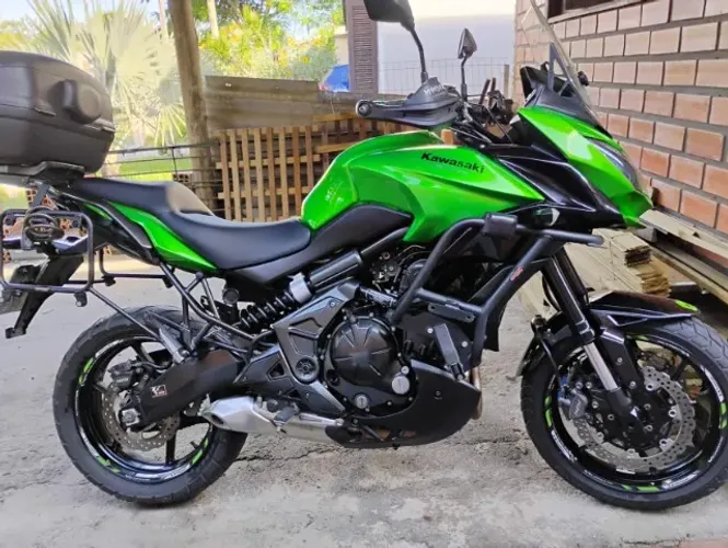 Vendo Versys 650.. super inteira.