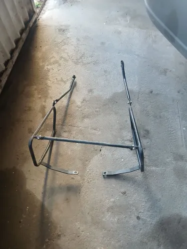 Vendo proteção de moto traseiro por 80 reais