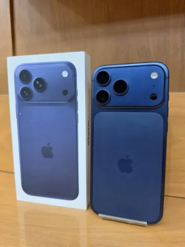 iPhone 17 PRO MAX - 512GB - AZUL - SEMINOVO - Bateria 92% + Carregador, Capinha e Película