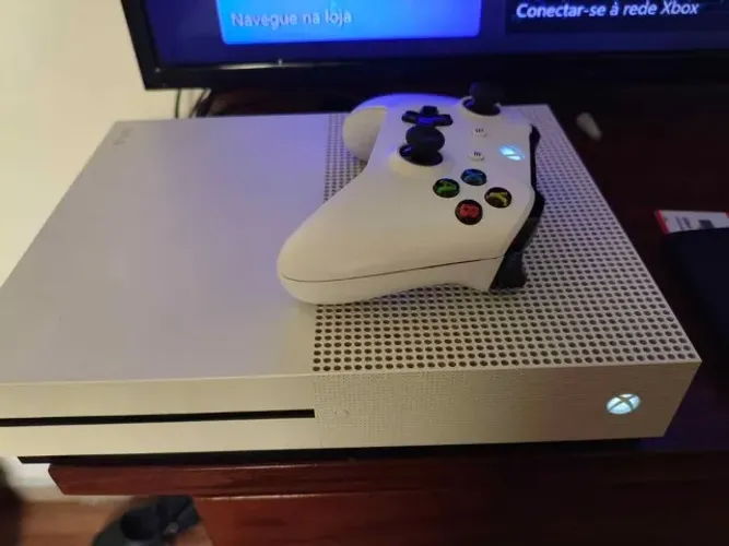 X box one S - 1TB - 2 controles