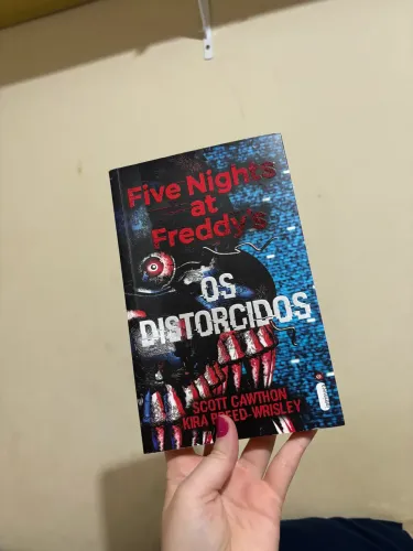 VENDO LIVRO- Five Nigths at Freedy ?s- Os distorcidos.