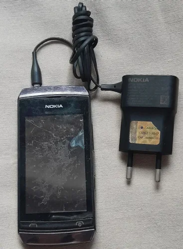 Celular Nokia com defeito