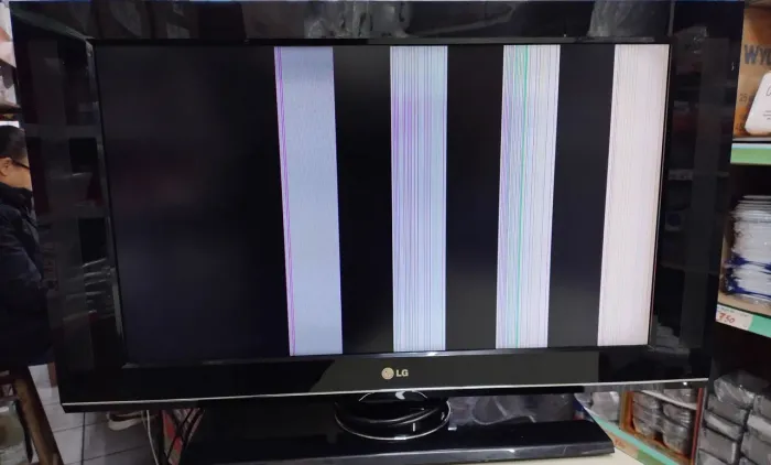 3 Tvs marca Samsung, LG e Semp32"