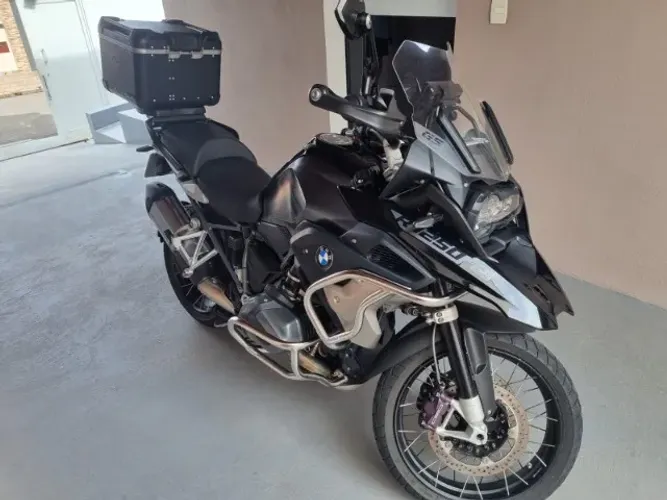 BAU ALUMINIO 43L PRETO FOSCO USHUAIA SCAN (APENAS BAU, MOTO NAO INCLUSA)
