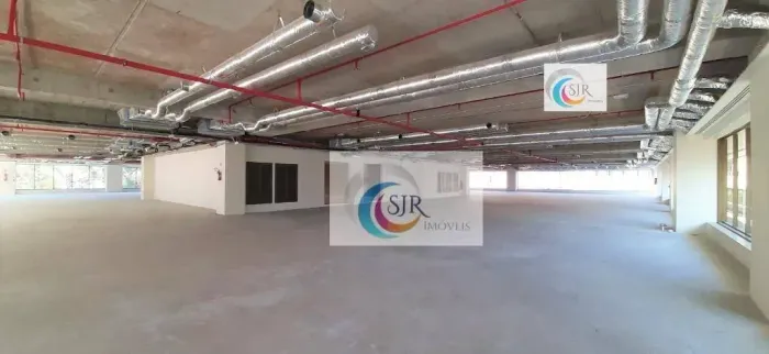 Conjunto Comercial de 565m² úteis com 14 vagas em Edifício Triple A!!