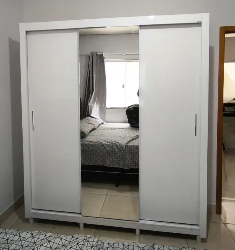 Guarda roupa portas de correr