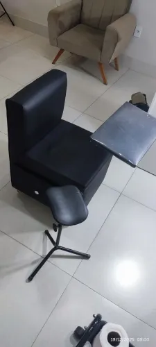 Cirandinha/Cadeira de Pedicure/manicure com apoio para pés