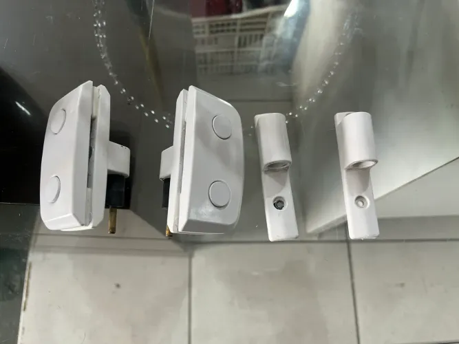 Para de dobradiças automáticas para box e portas