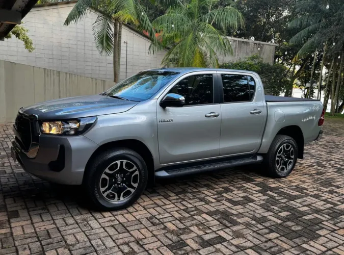 Toyota Hilux CD SRV 4X4 2.8 TDI Diesel Aut. 2024
