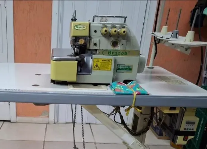 Máquina de costura Overlok 
