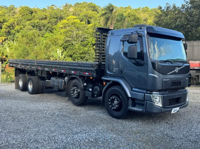 Volvo VM 330 8x2 Bitruck ano 2022