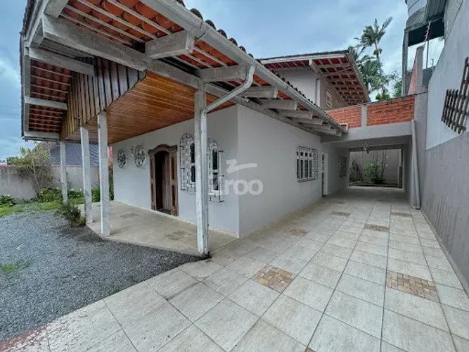 Casa com 3 dormitórios para alugar, 230 m² por R$ 6.000/mês - Itoupava Seca - Blumenau/SC